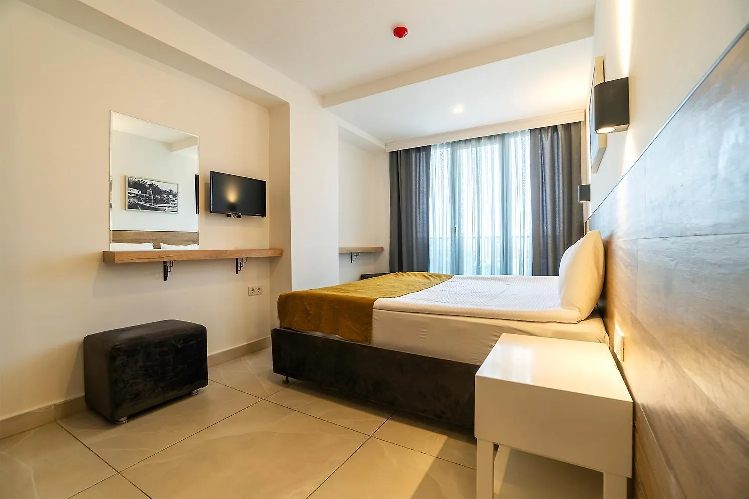 Tut Hotel Antalia